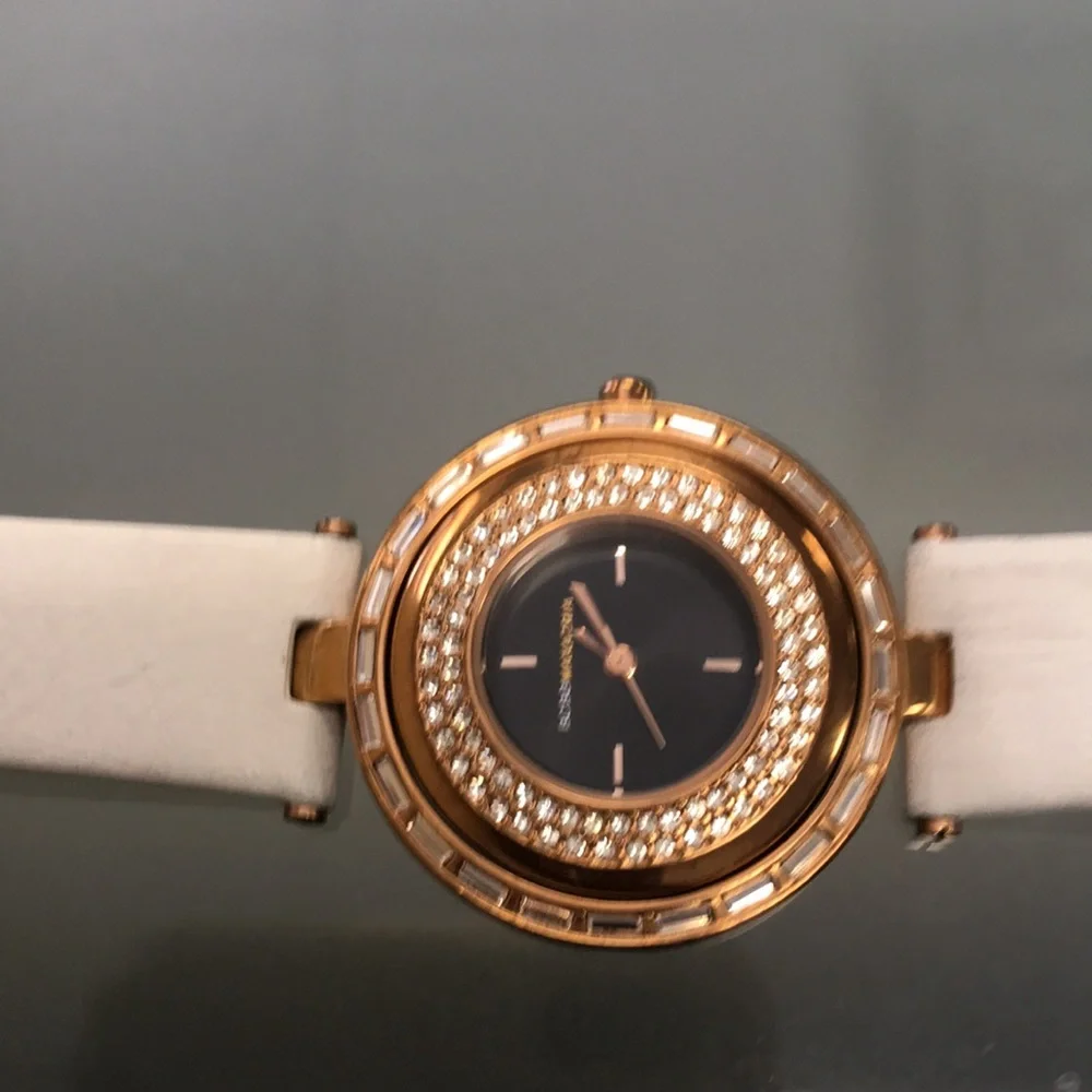 White BCBGMAXAZRIA watch - Picture 4 of 9